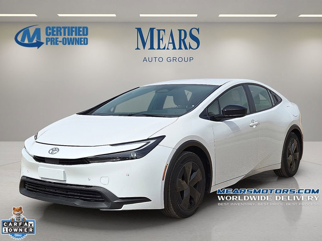 Used 2025 Toyota Prius LE image 1