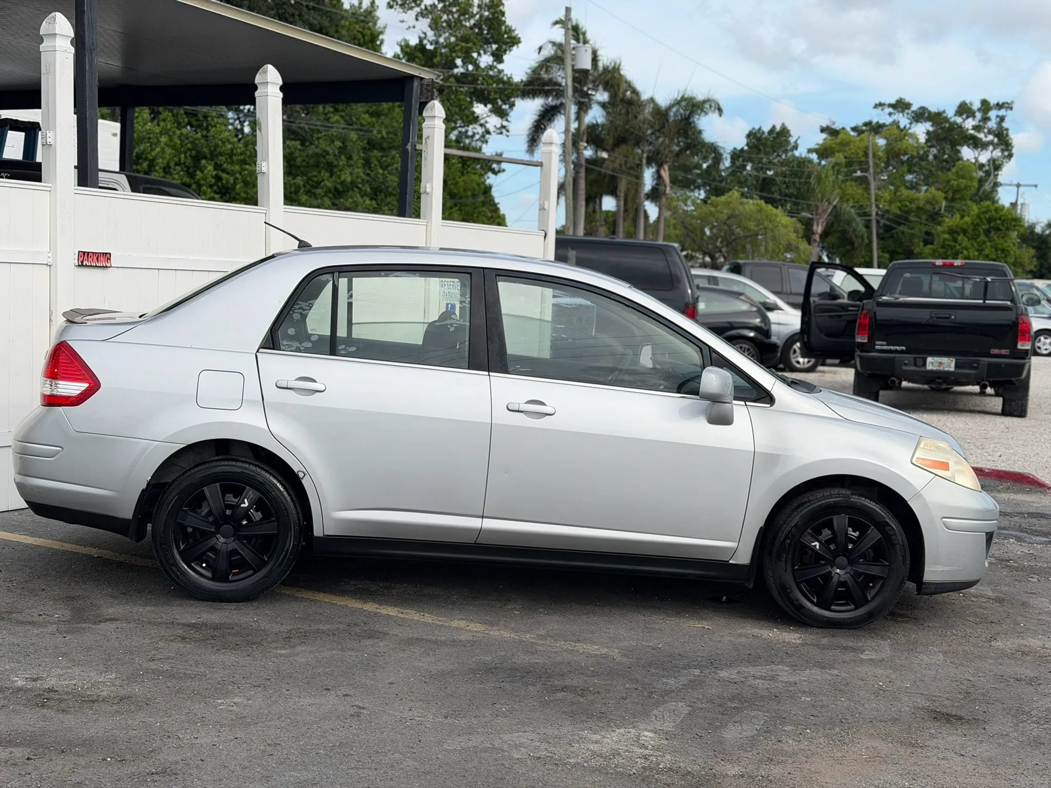 Used 2008 Nissan Versa 1.8 S w/ PWR Pkg FWD image 2