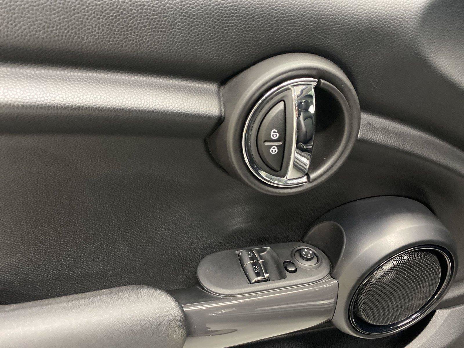 Used 2018 MINI Cooper 2-Door Hardtop FWD image 19