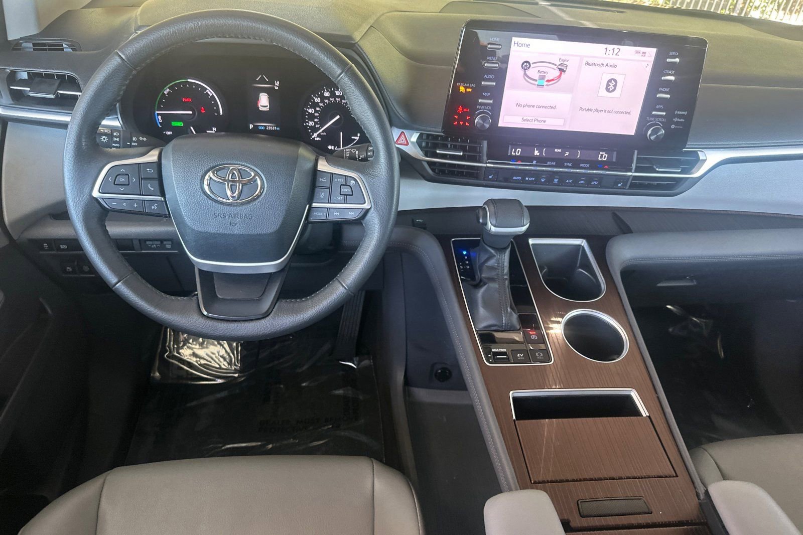Used 2023 Toyota Sienna XLE FWD image 16