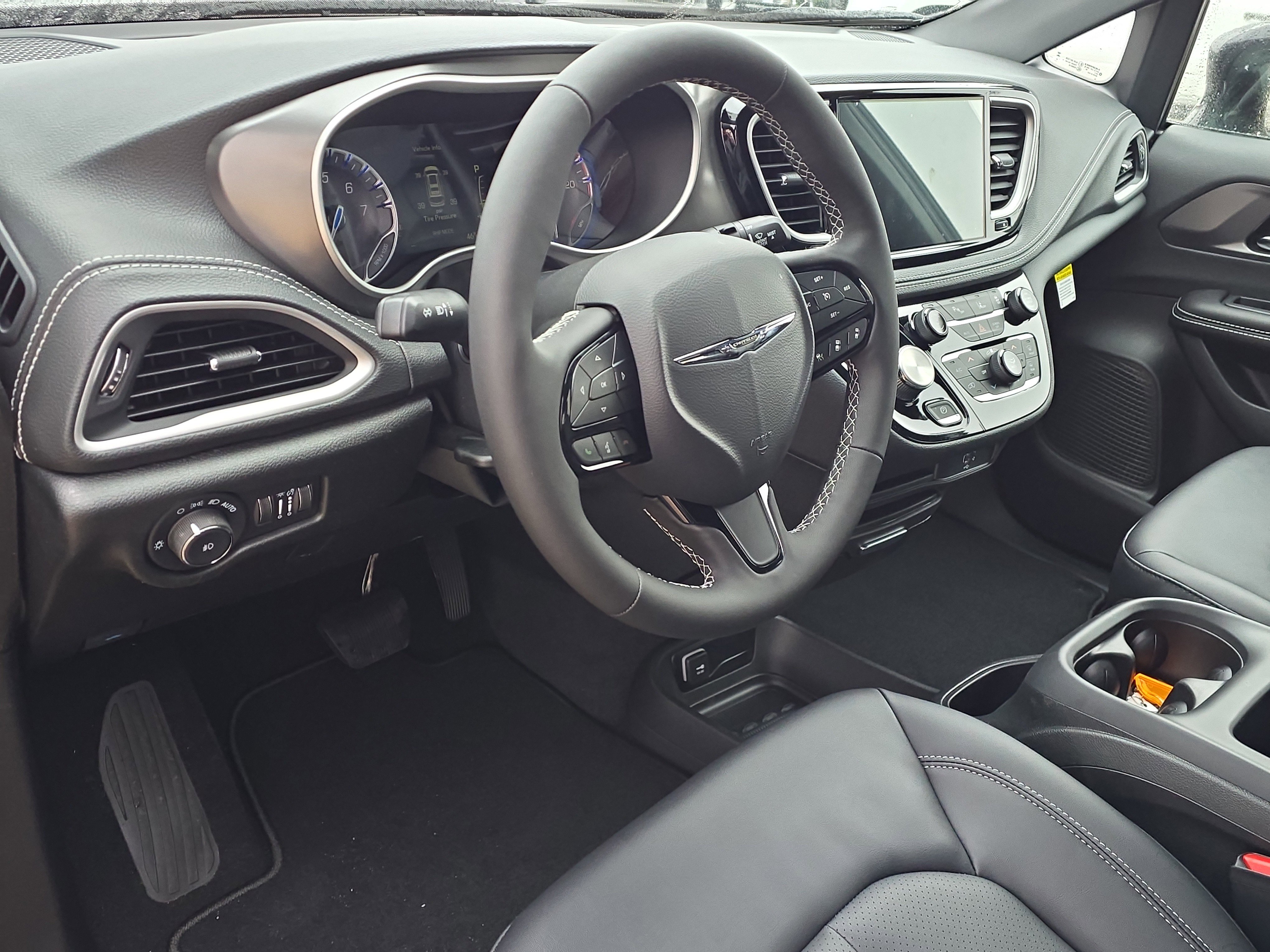 New 2026 Chrysler Pacifica Select w/ S Appearance Package image 12