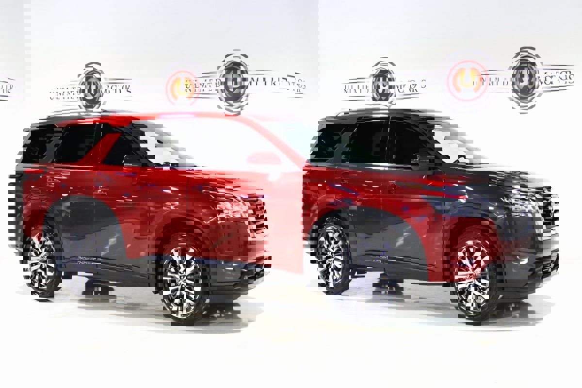 Used 2022 Nissan Pathfinder Platinum w/ Cargo Package image 6