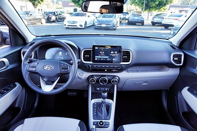 Used 2026 Hyundai Venue SEL image 22