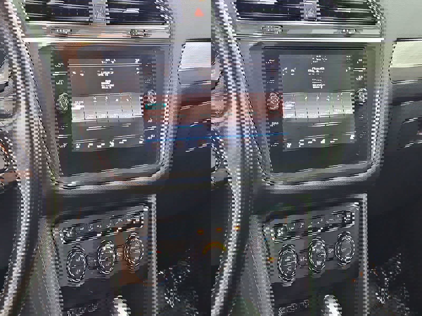 Used 2018 Volkswagen Tiguan SE image 27