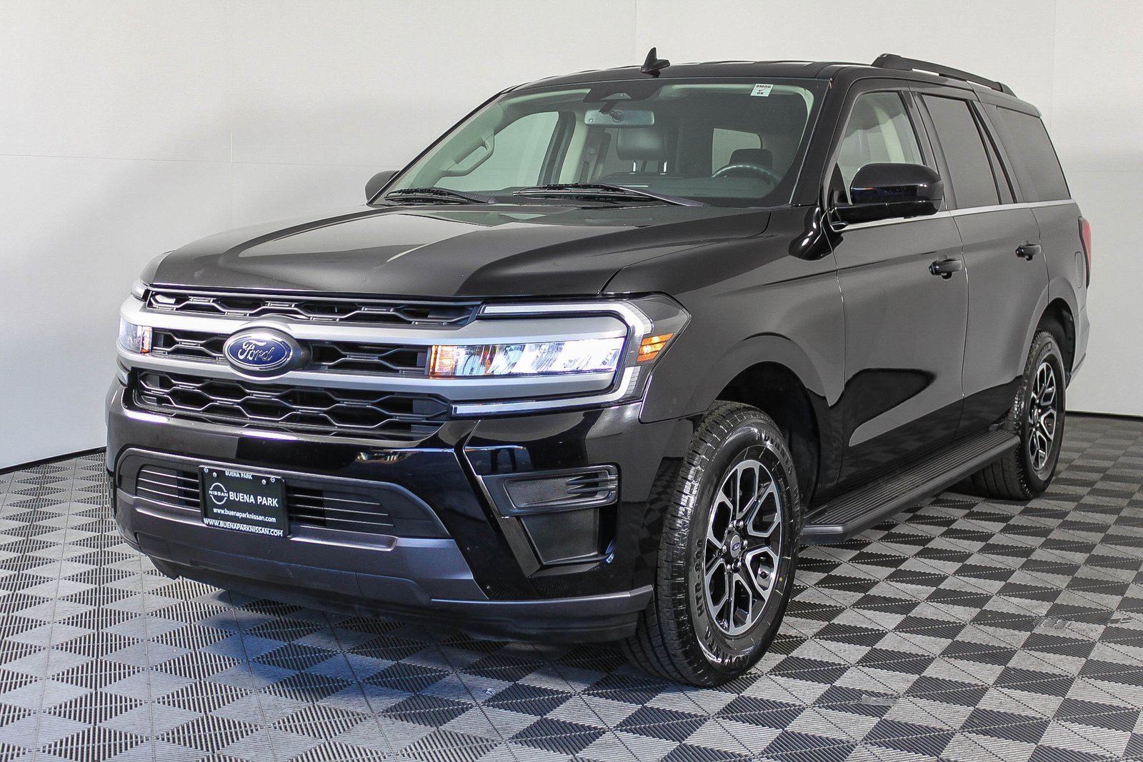 Used 2024 Ford Expedition XLT