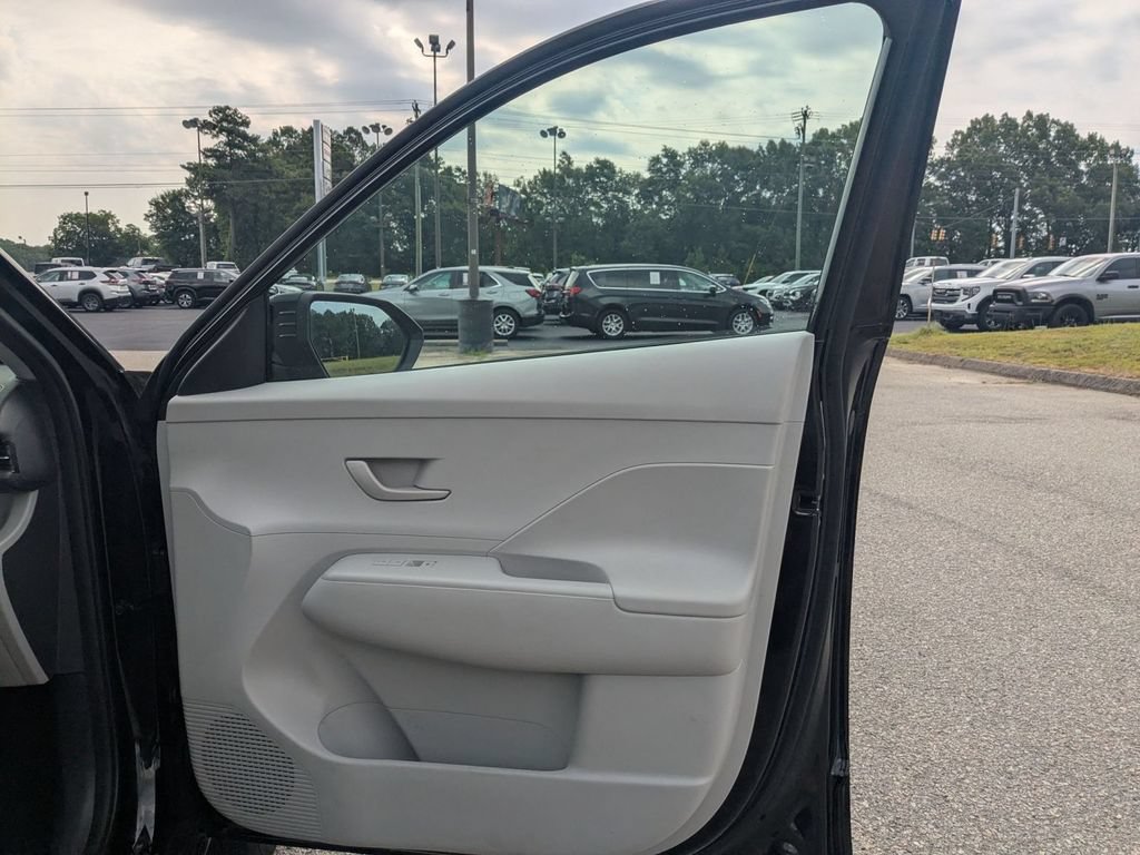 Used 2024 Hyundai Kona SEL AWD/4WD image 31