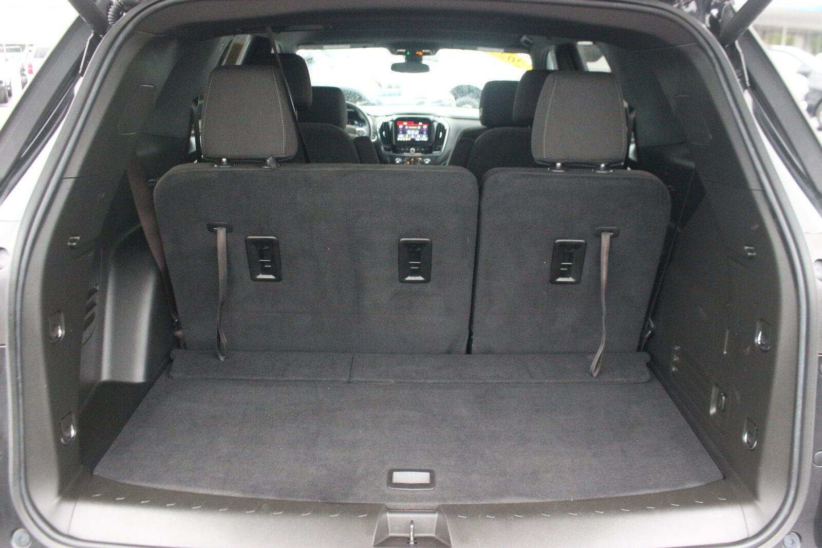 Used 2023 Chevrolet Traverse LT w/ LPO, Cargo Package AWD/4WD image 11