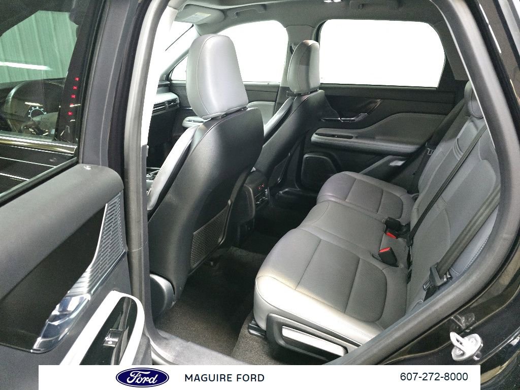 Used 2021 Lincoln Corsair AWD w/ Premium Package image 34