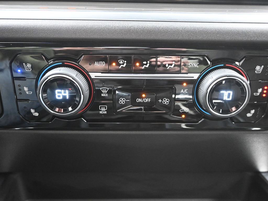 Used 2025 Chevrolet Silverado 1500 High Country w/ Technology Package image 23