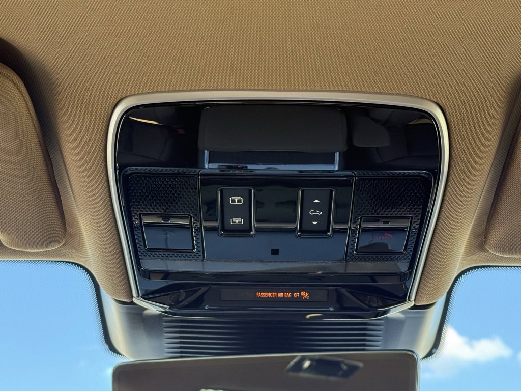 New 2025 Land Rover Range Rover SE image 27