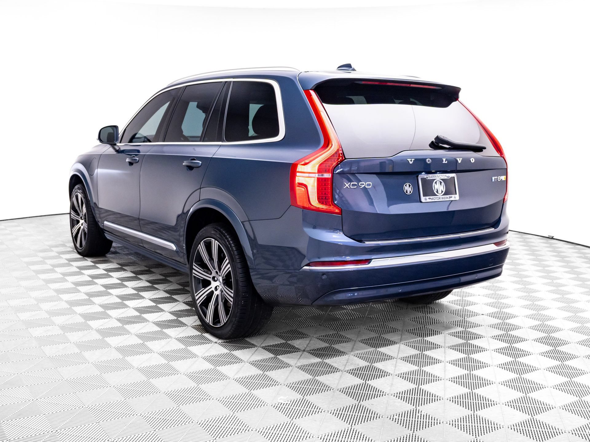 Used 2025 Volvo XC90 T8 Ultra w/ Protection Package Premier AWD/4WD video 3