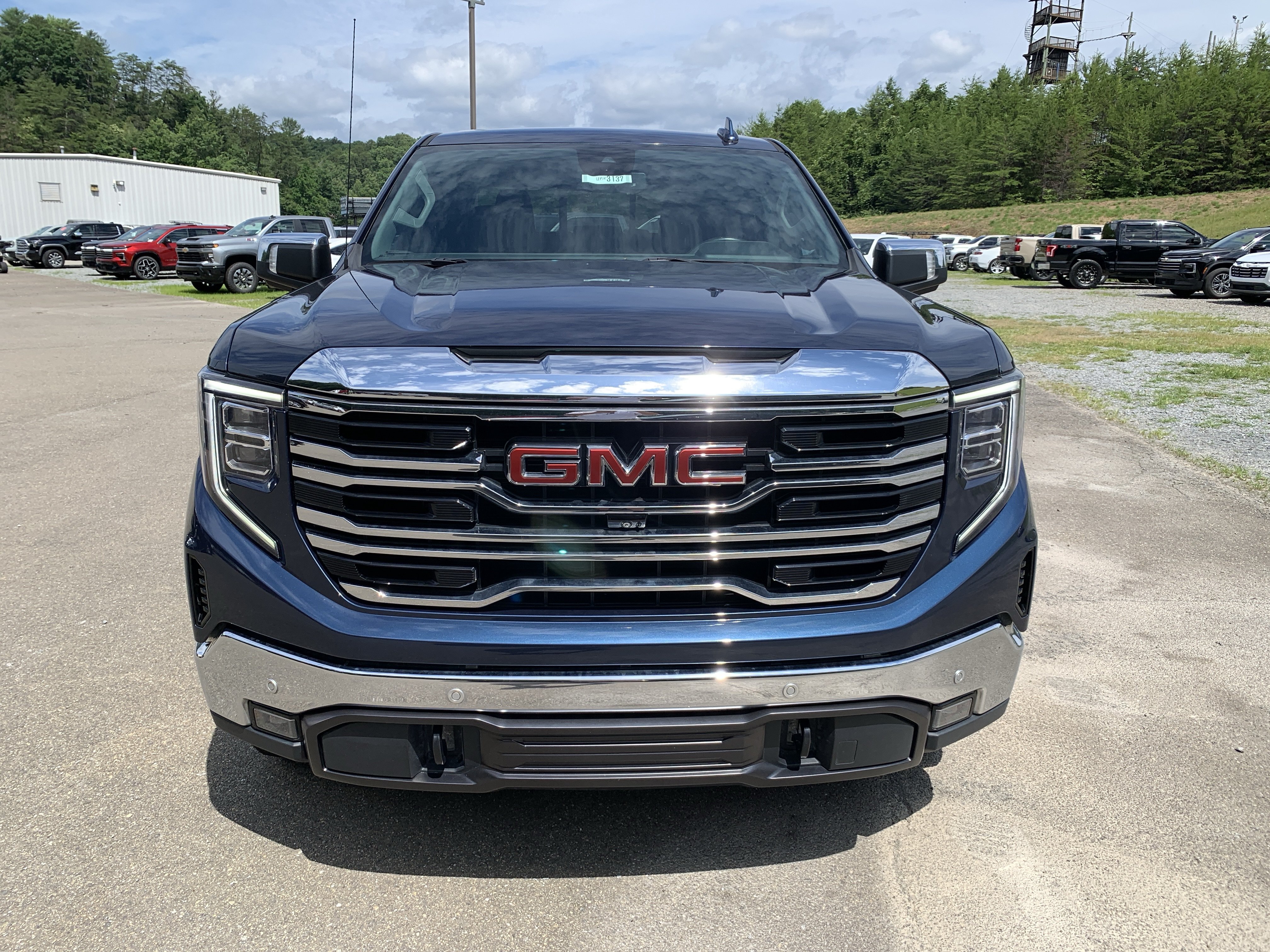 Used 2022 GMC Sierra 1500 SLT w/ SLT Premium Plus Package AWD/4WD image 13