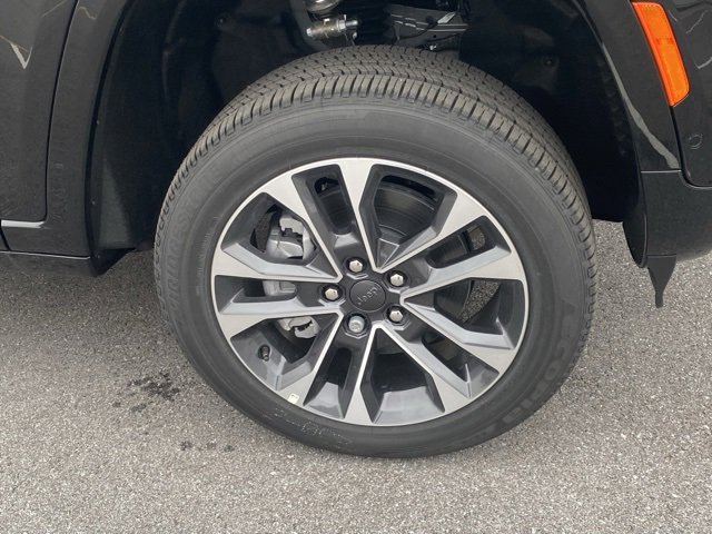 New 2025 Jeep Grand Cherokee L Overland w/ Advanced Protech Group III image 11