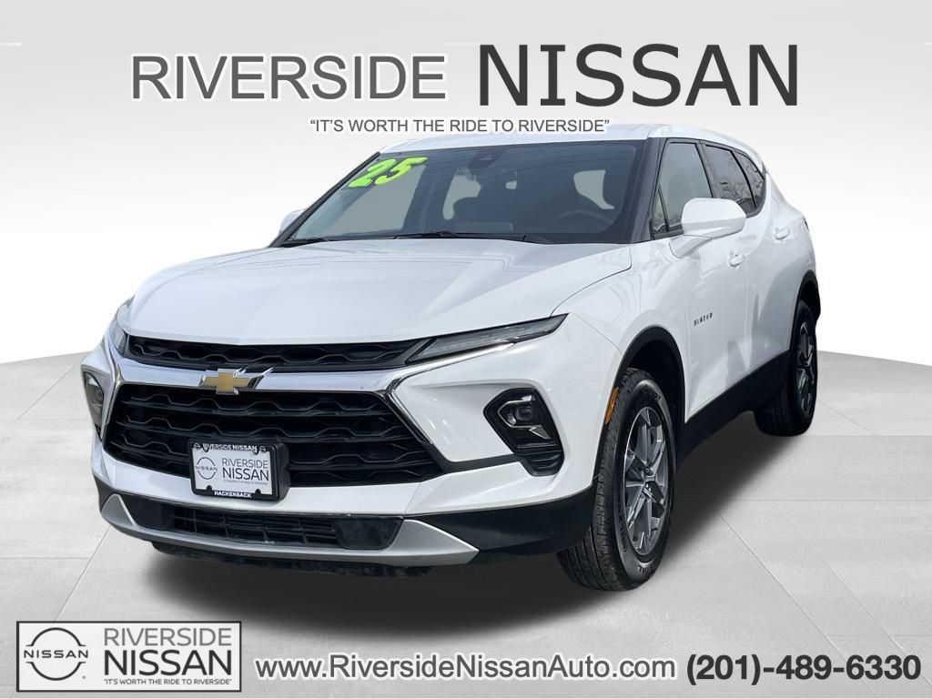 Used 2025 Chevrolet Blazer LT image 1