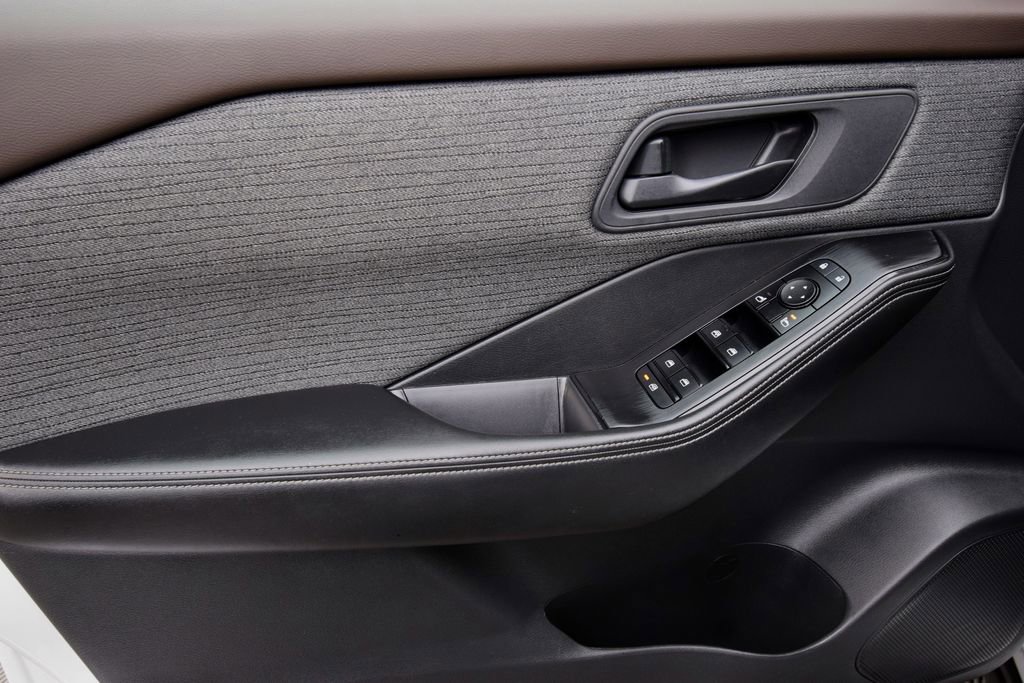 Used 2022 Nissan Rogue S image 26