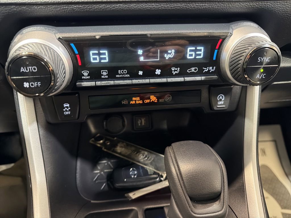 Used 2025 Toyota RAV4 XLE image 29