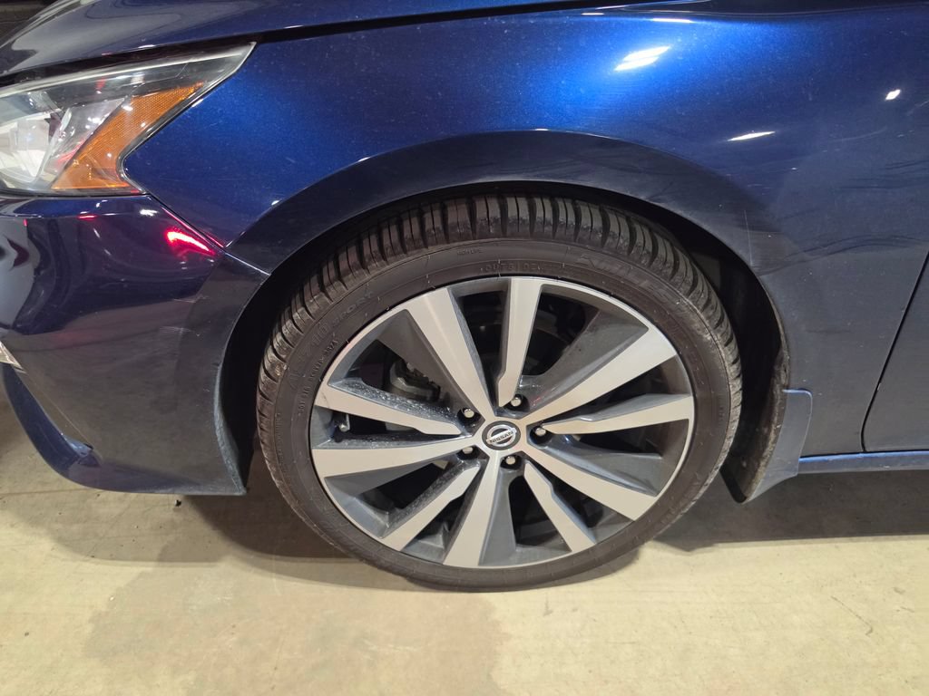 Used 2021 Nissan Altima 2.5 SR FWD image 3