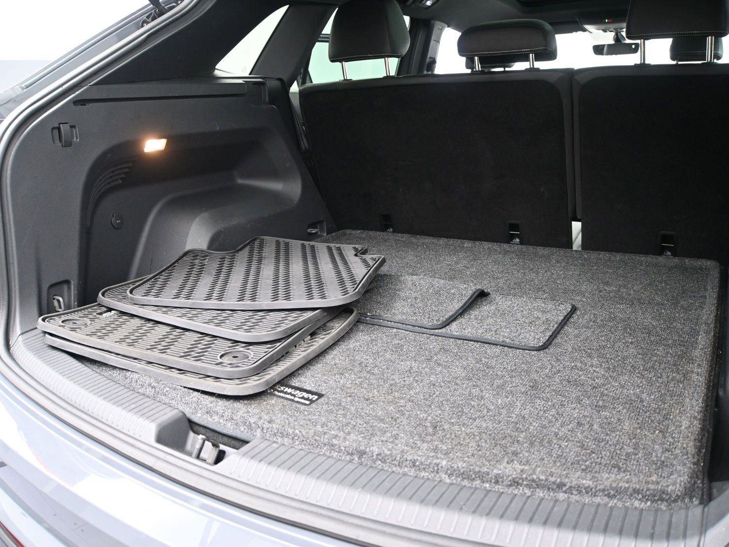 Certified 2022 Volkswagen Atlas Cross Sport SE image 12