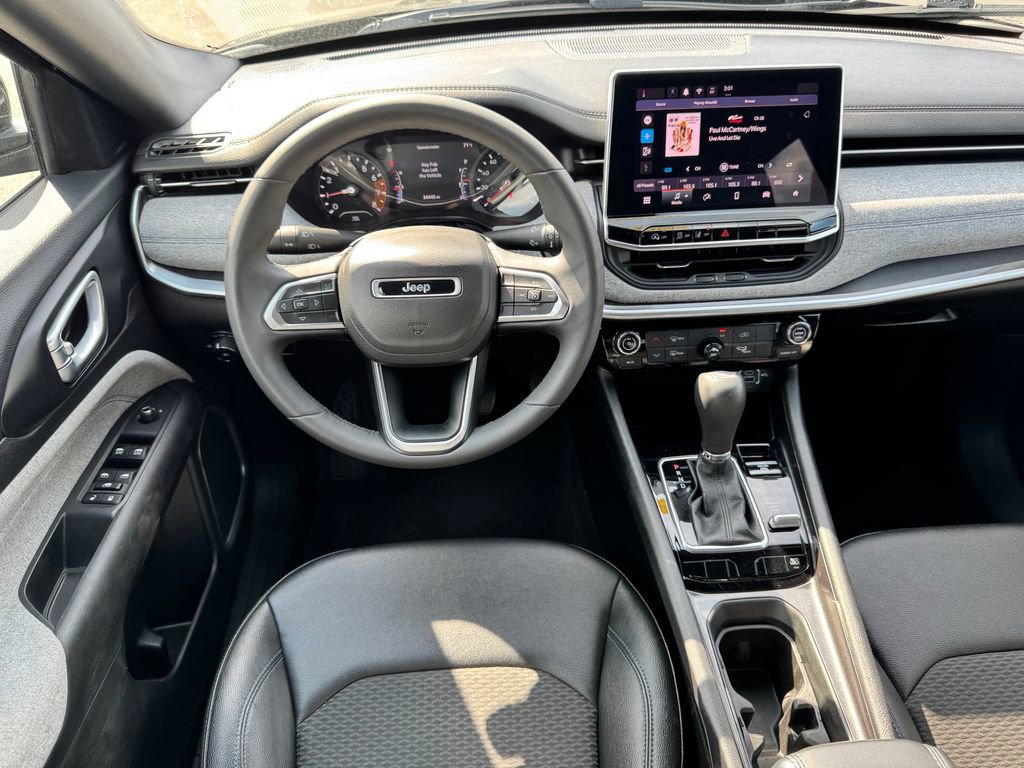 Used 2024 Jeep Compass Latitude AWD/4WD image 19