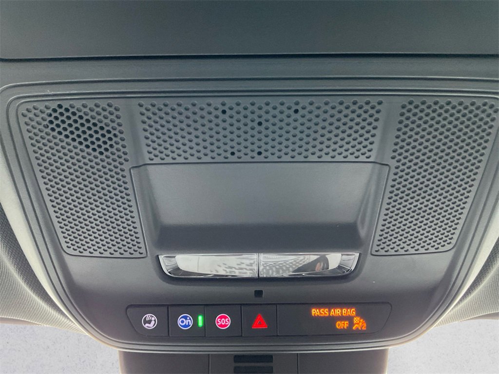 Used 2025 GMC Acadia Elevation image 11