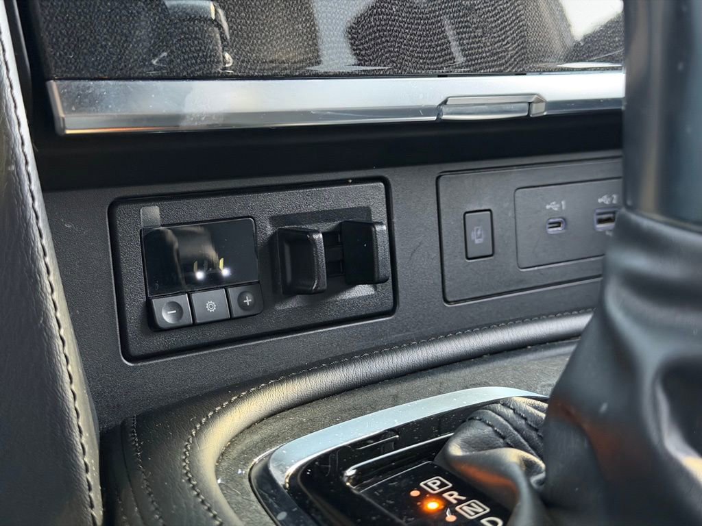 Used 2022 Nissan Armada SL w/ Midnight Edition Package image 38