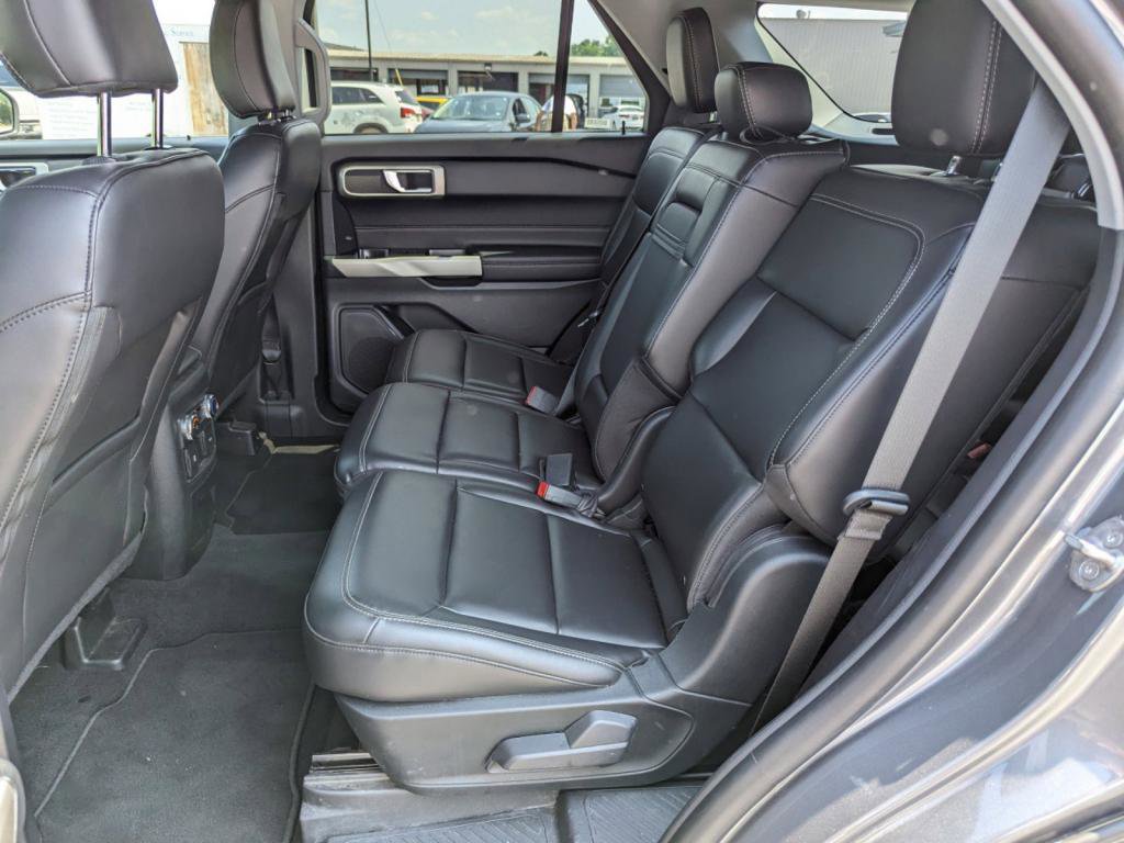 Used 2022 Ford Explorer XLT w/ Equipment Group 202A image 17