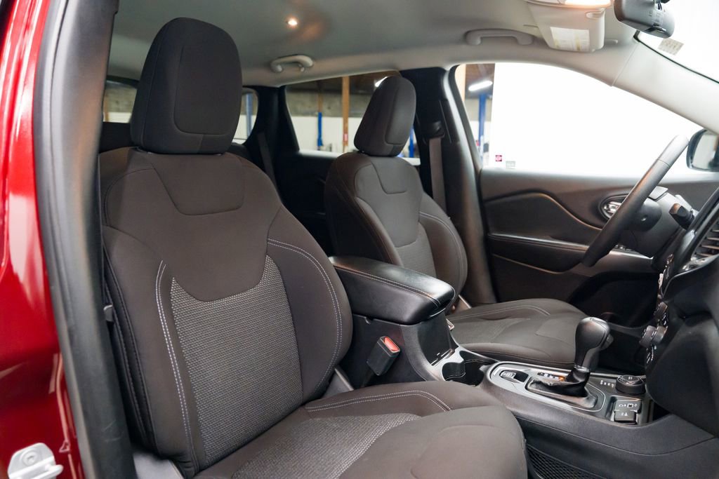 Used 2020 Jeep Cherokee Latitude image 28