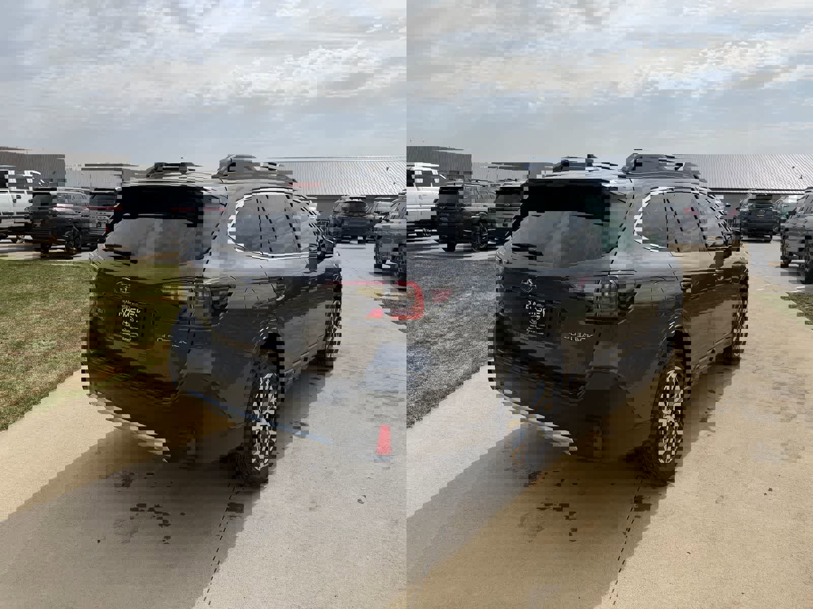 Used 2022 Subaru Outback Limited image 6