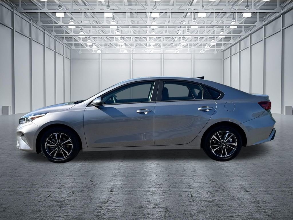 Used 2023 Kia Forte LXS w/ LXS Technology Package FWD image 4