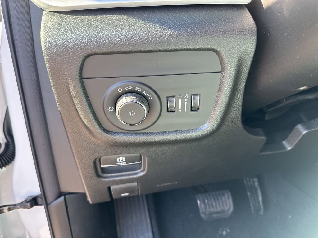 New 2026 Jeep Grand Cherokee Limited AWD/4WD image 17