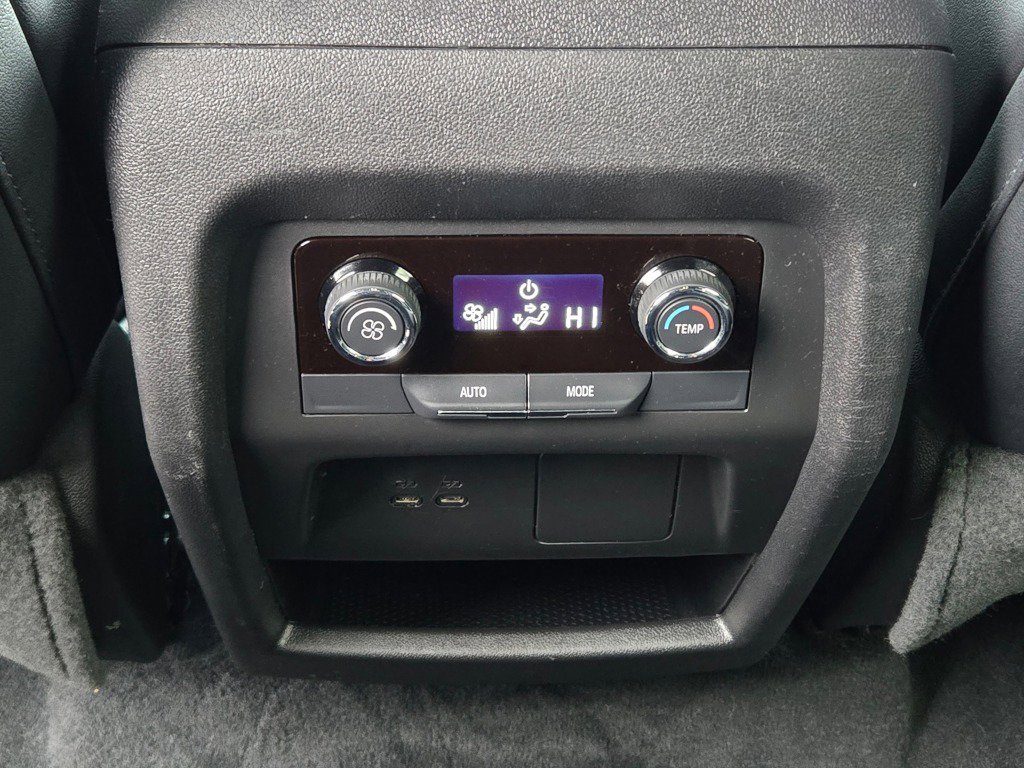 Certified 2025 Chevrolet Traverse LT image 18