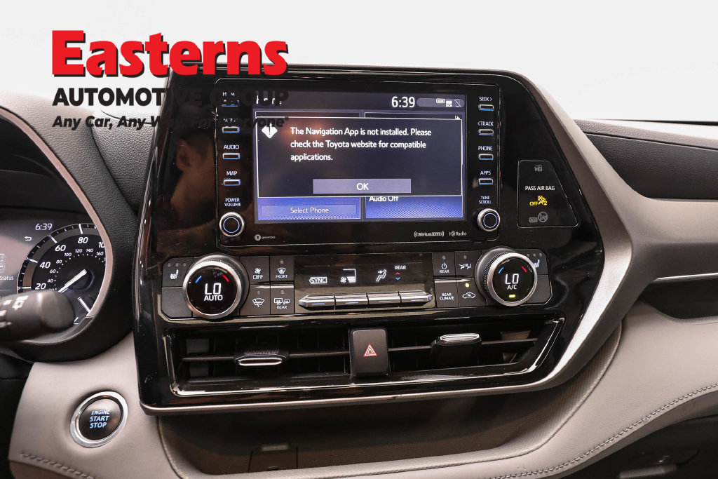Used 2021 Toyota Highlander XLE FWD image 14