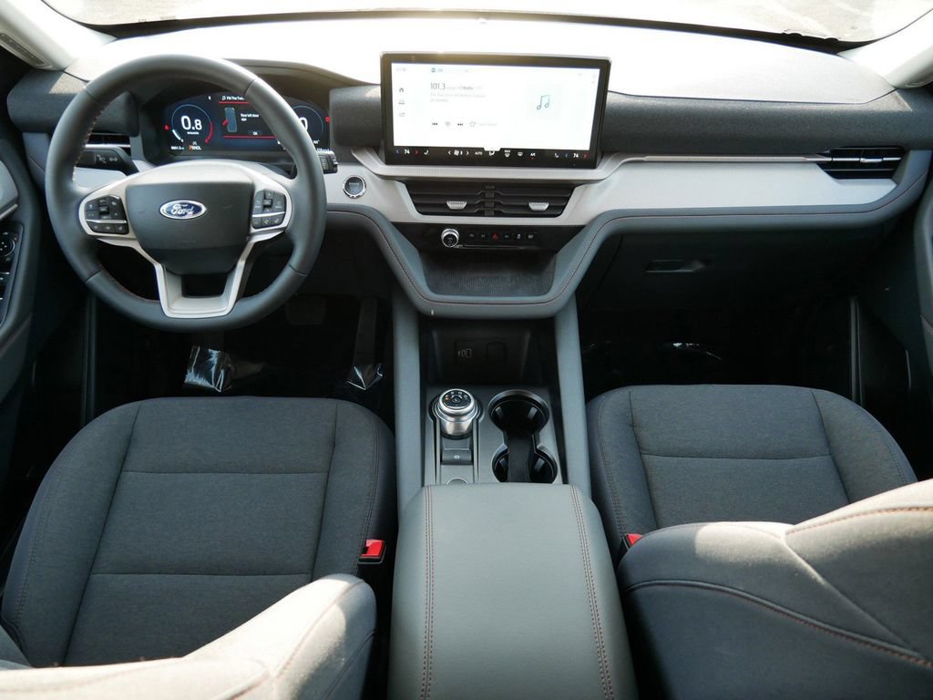 Used 2026 Ford Explorer Active AWD/4WD image 14