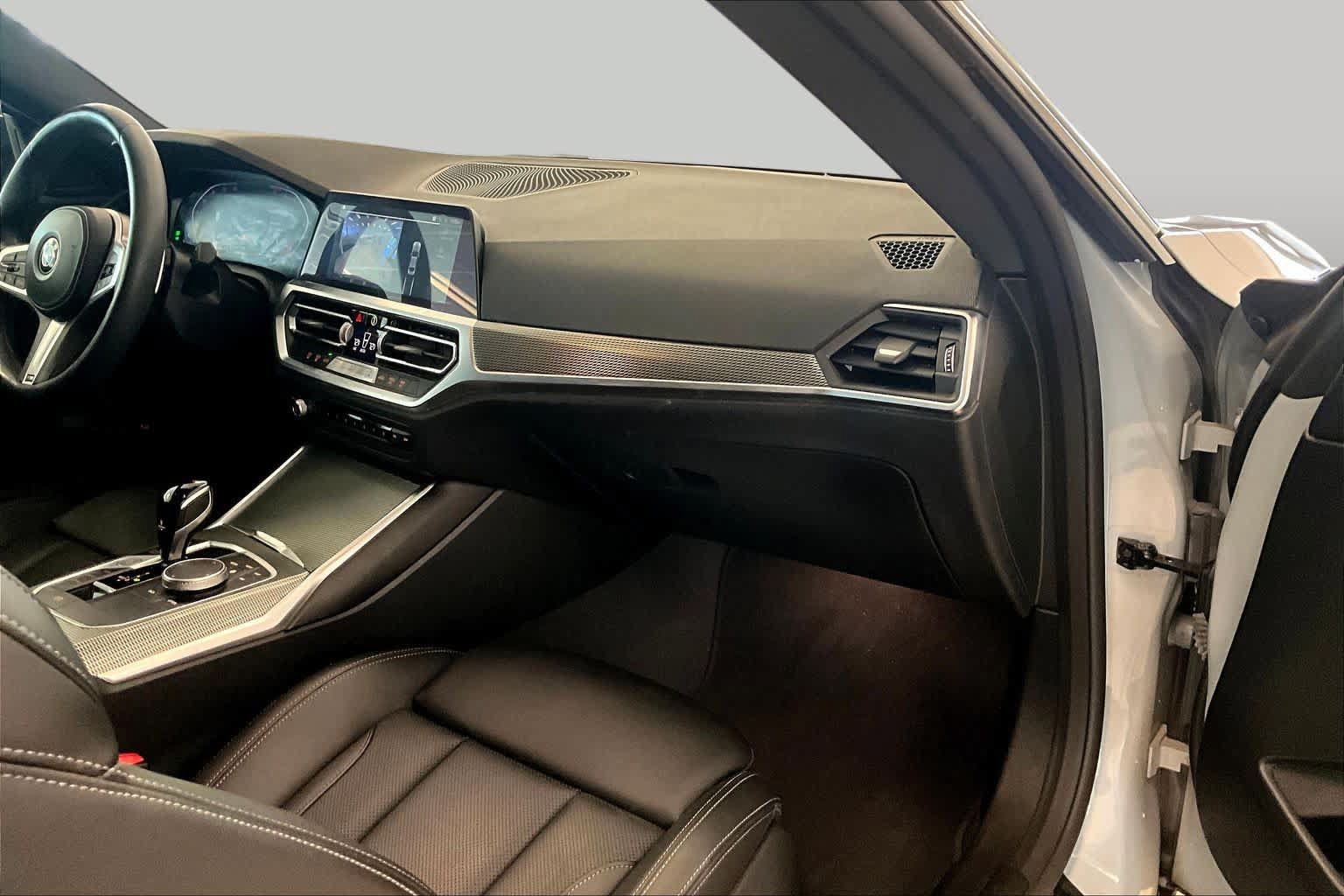 Used 2022 BMW 230i Coupe w/ M Sport Package RWD image 17