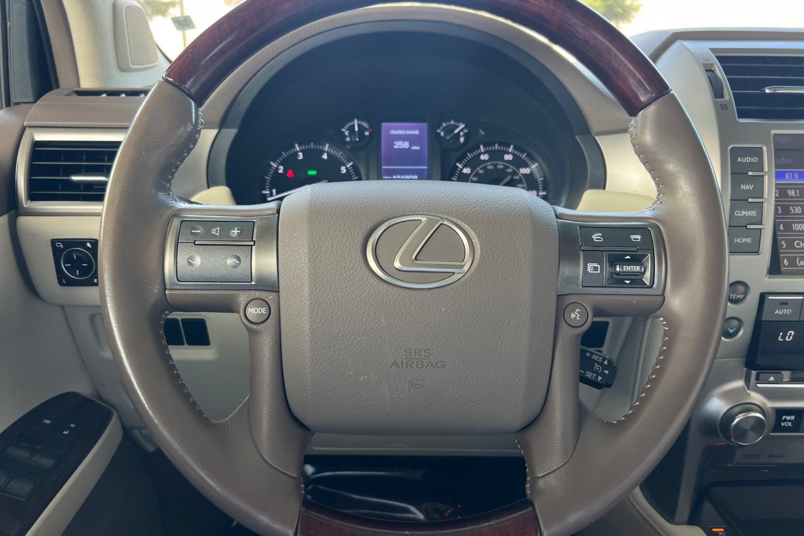Used 2016 Lexus GX 460 w/ Premium Package AWD/4WD image 33