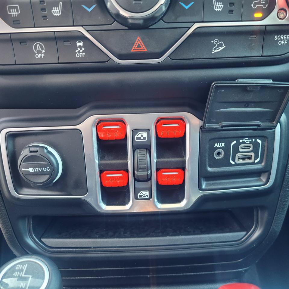 Used 2018 Jeep Wrangler Unlimited Sahara AWD/4WD image 21