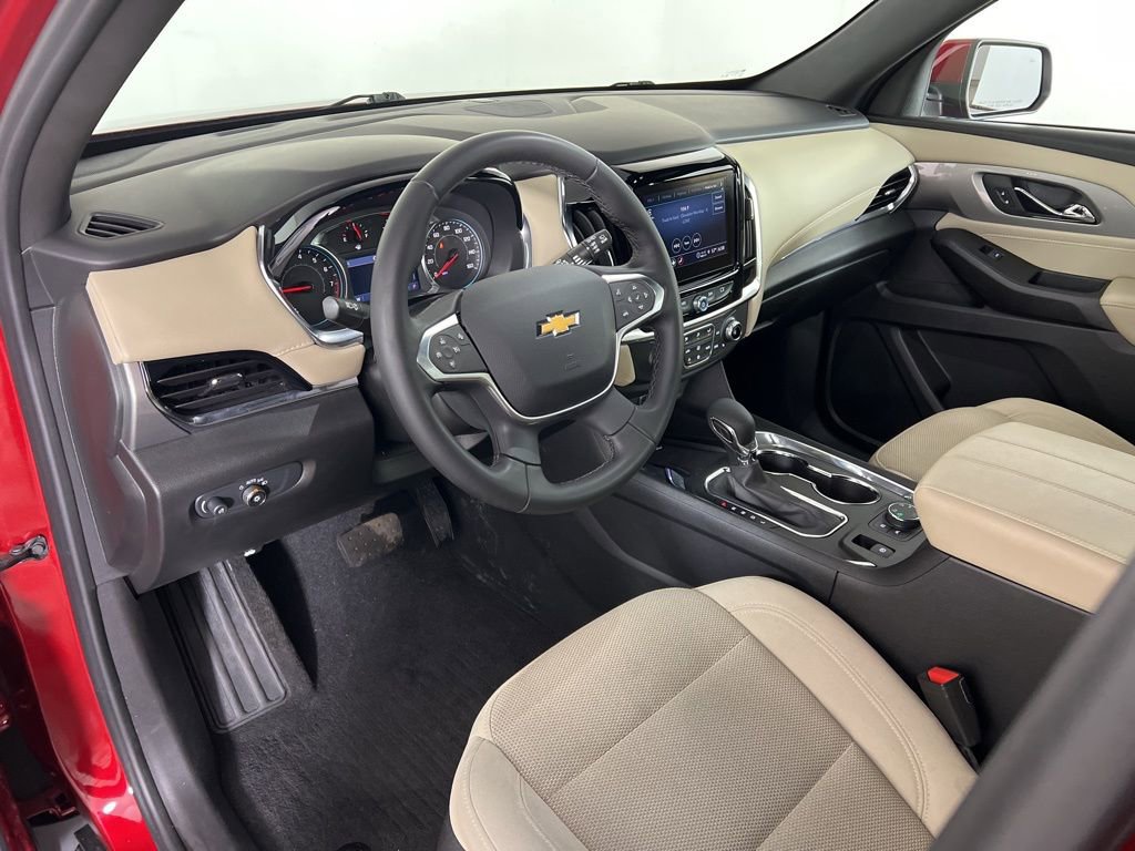 Used 2023 Chevrolet Traverse LT w/ Rear Camera Mirror Package image 2