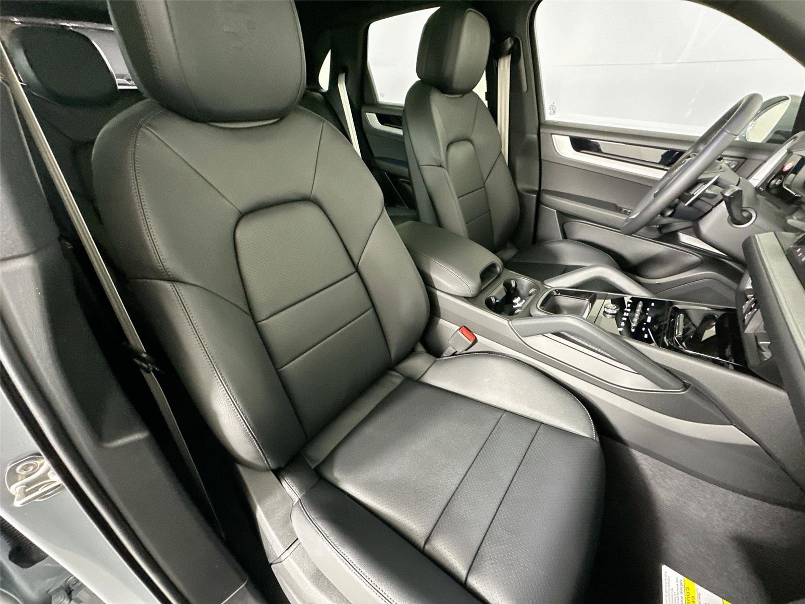 Certified 2026 Porsche Cayenne E-Hybrid AWD/4WD image 28
