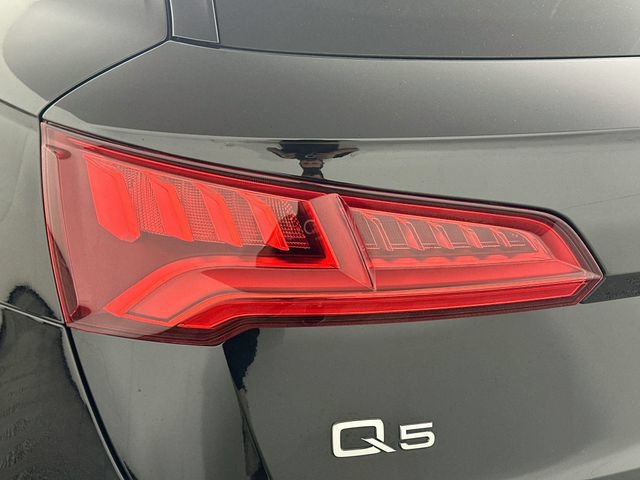 Used 2020 Audi Q5 2.0T Titanium Premium Plus AWD/4WD image 25