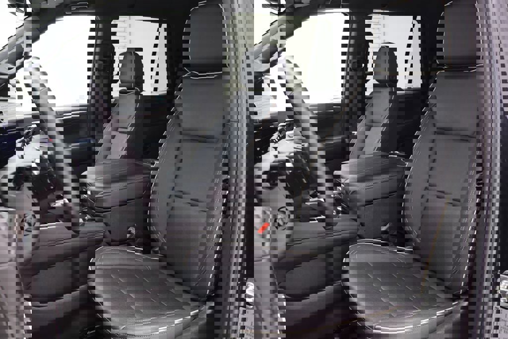 Used 2025 Chevrolet Tahoe Premier AWD/4WD image 17