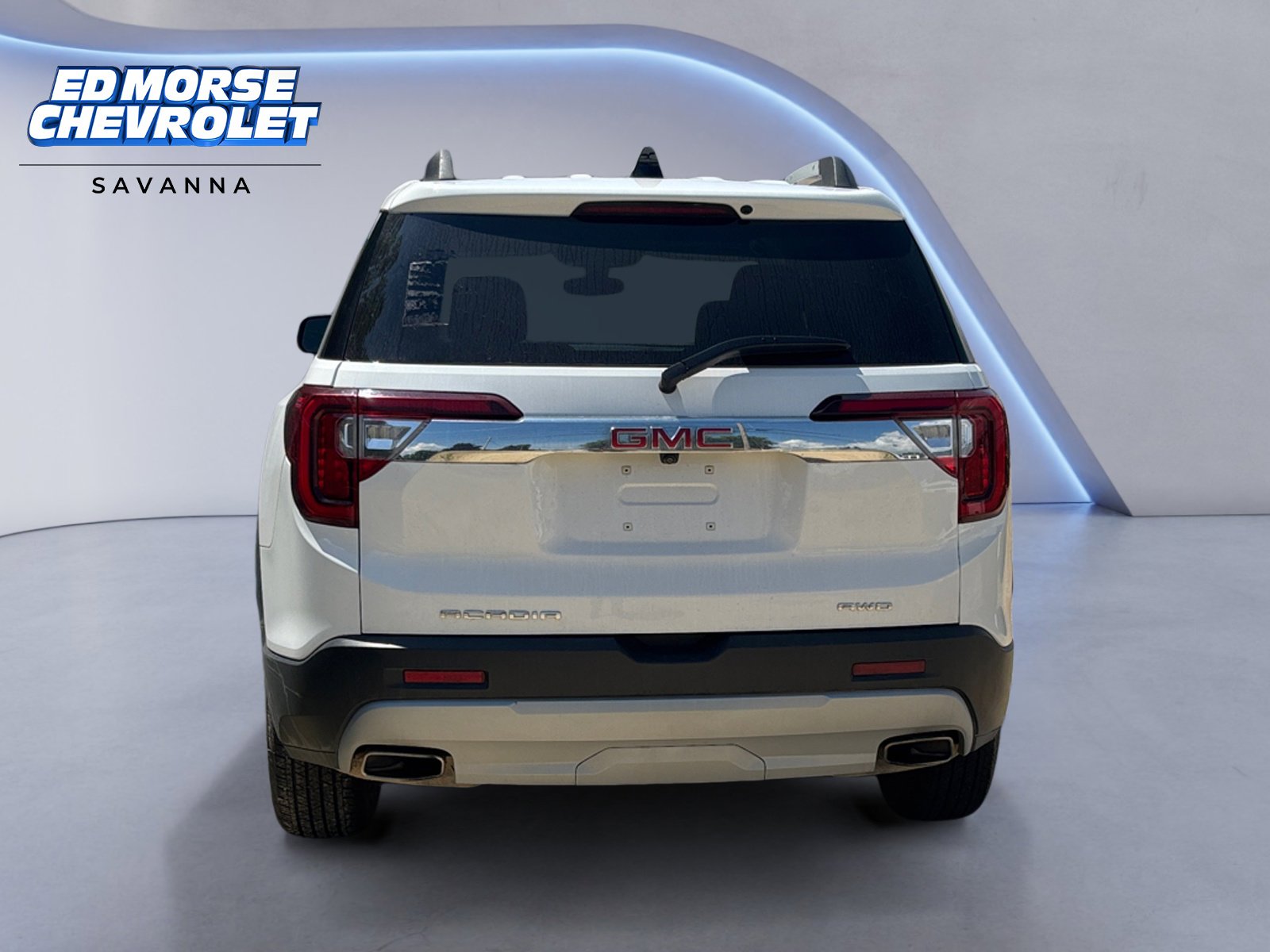 Used 2023 GMC Acadia SLE w/ Driver Convenience Package image 4