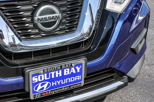 Used 2018 Nissan Rogue SV image 11