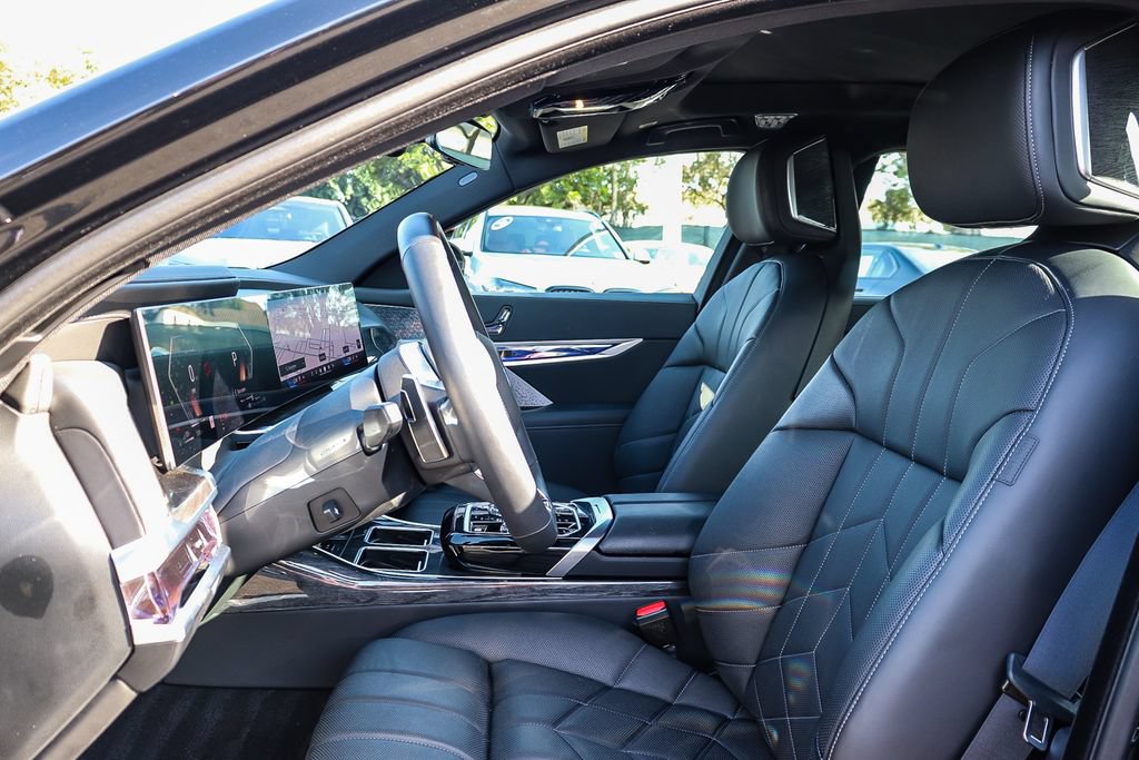 Used 2026 BMW 750e xDrive w/ Premium Package AWD/4WD image 17