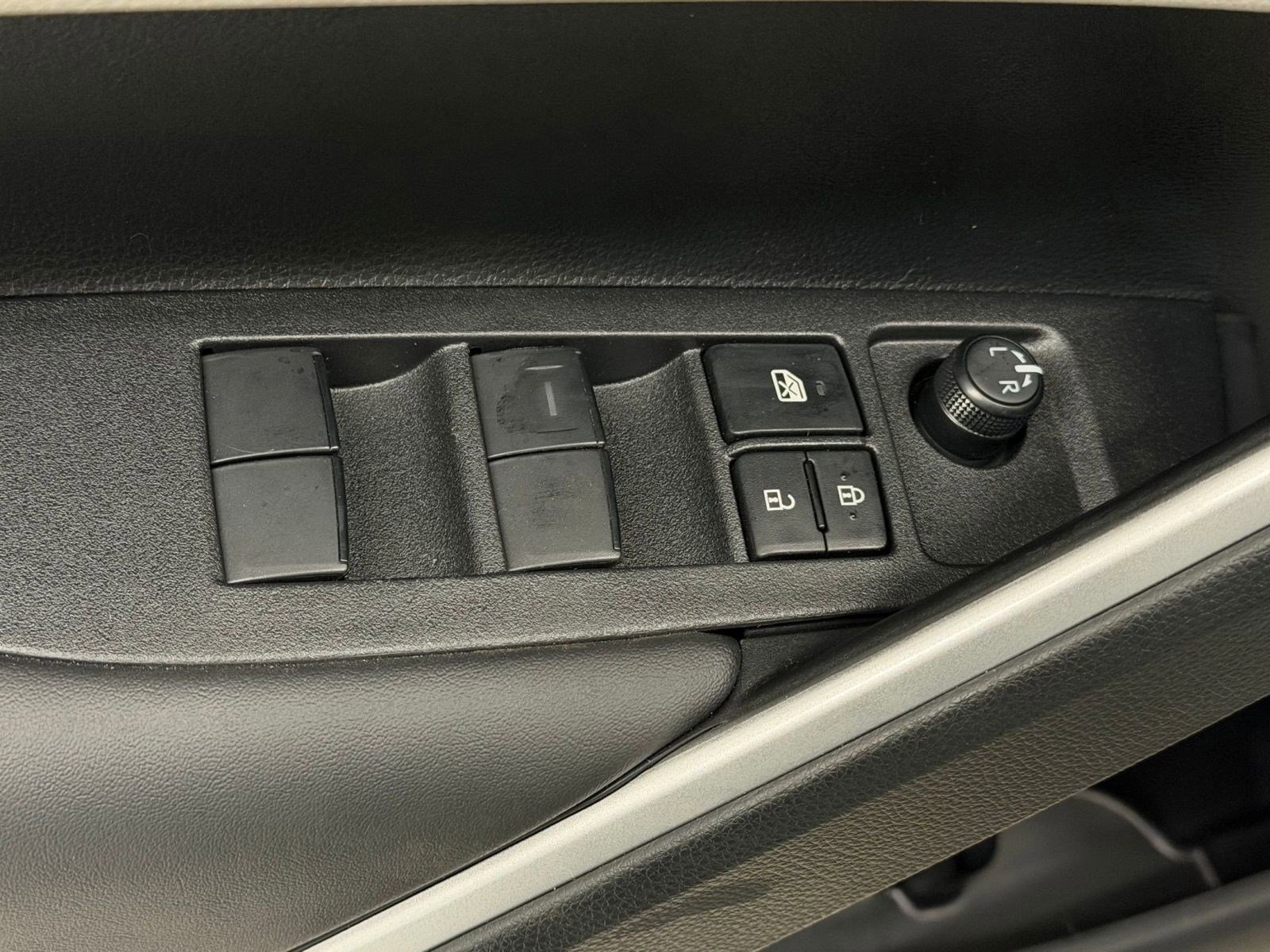 New 2026 Toyota Corolla Cross L image 17