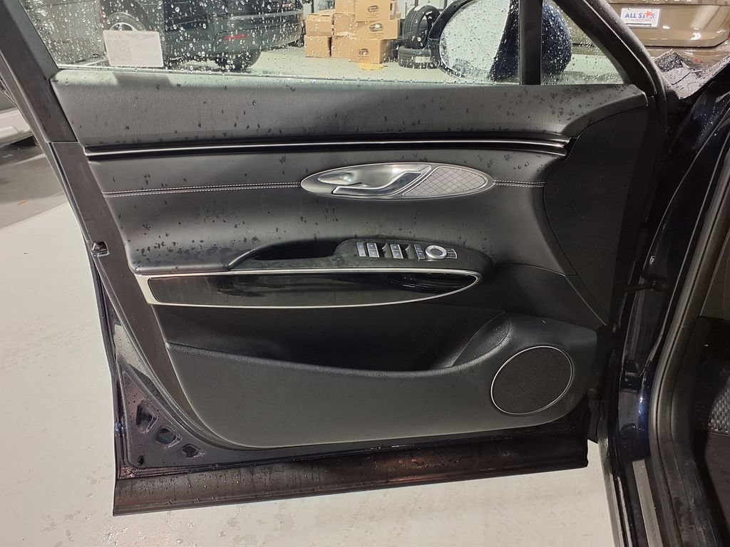 Used 2025 Genesis GV70 2.5T AWD/4WD image 13