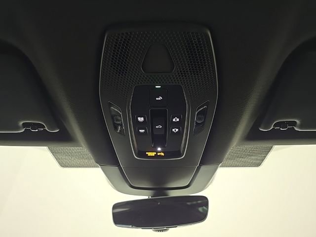 Certified 2025 Porsche Macan Electric image 25