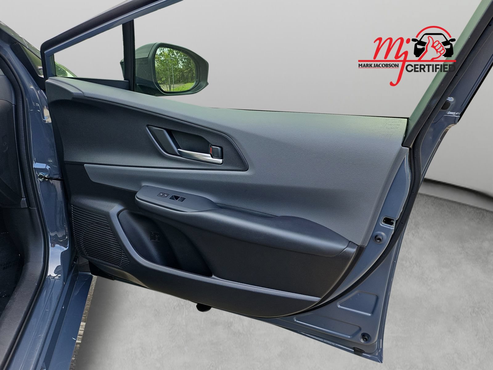 Used 2024 Toyota Prius XLE FWD image 36