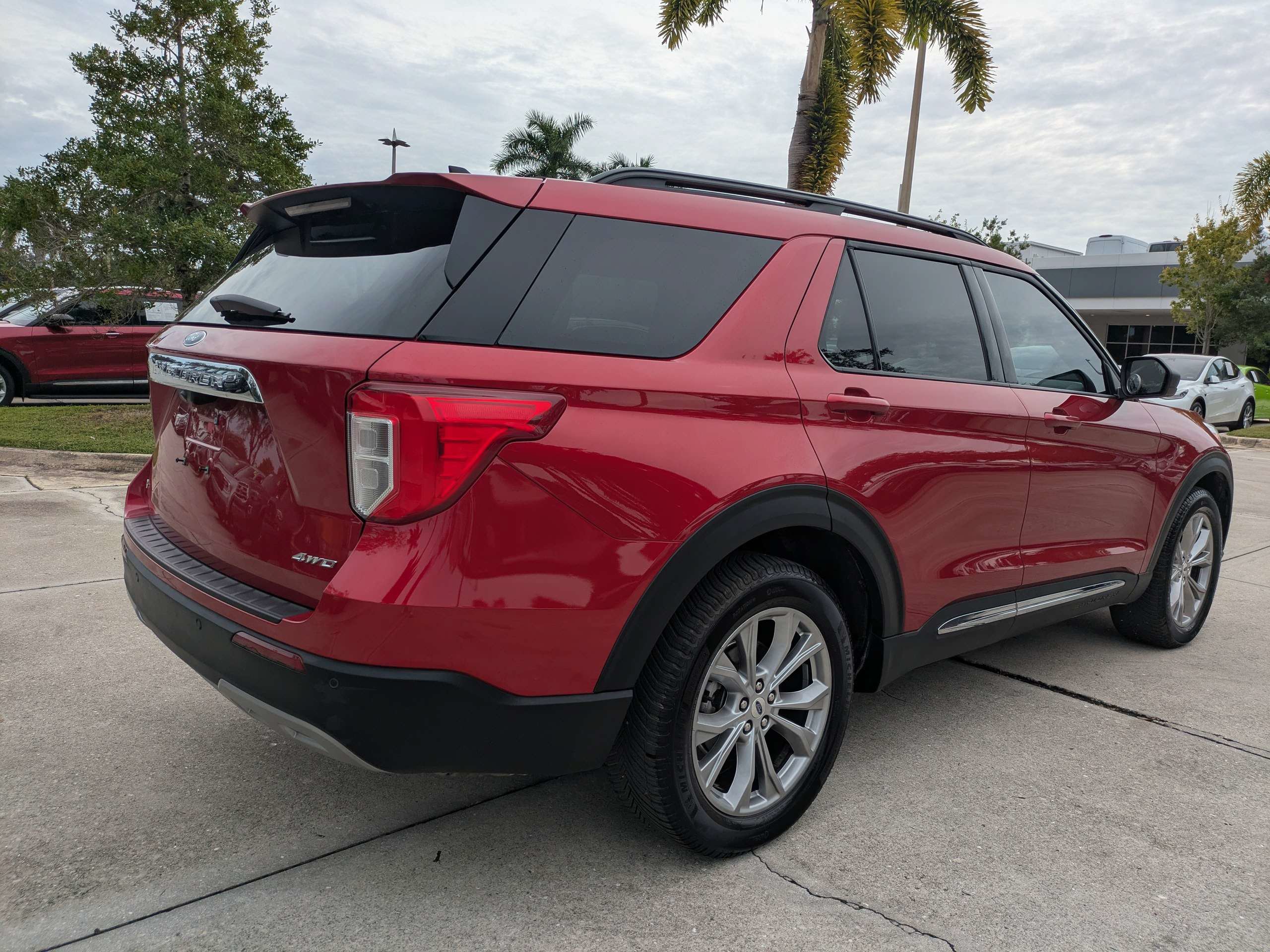 Certified 2024 Ford Explorer XLT w/ Equipment Group 202A AWD/4WD image 4