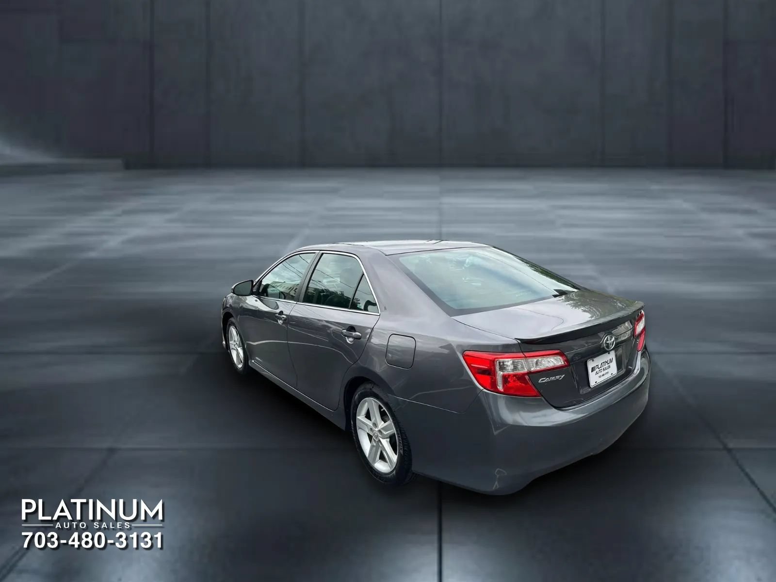 Used 2014 Toyota Camry SE FWD image 8