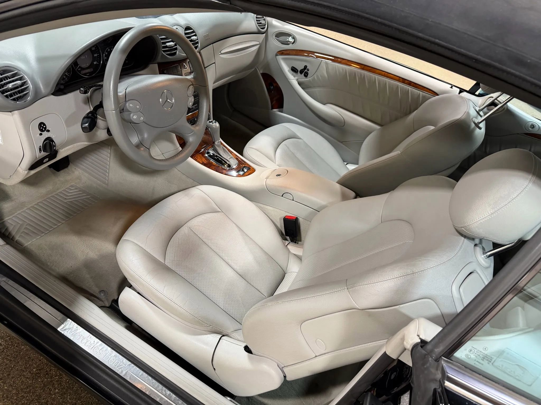 Used 2005 Mercedes-Benz CLK 500 Cabriolet image 29